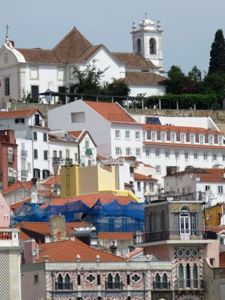 Cenas de reforma se tornaram comuns nos prédios do centro histórico de Lisboa