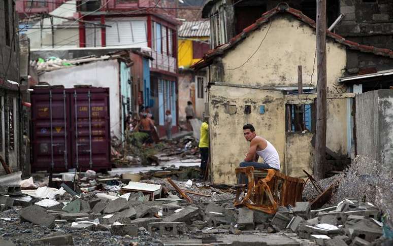 Estragos causados pela passagem do furacão Matthew em sua passagem por Cuba