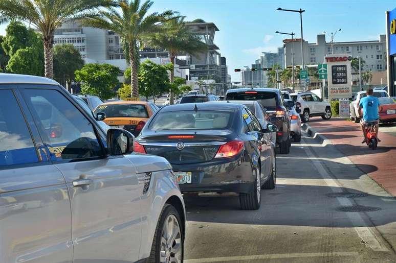 A chegada do furacão Matthew provocou uma corrida aos postos de combustíveis em Miami