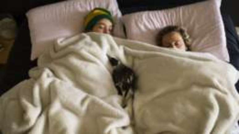 Nos dias em que estava de bom humor, Pinguim costumava ir dormir na cama de Sam
