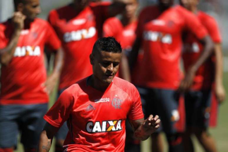 Everton em treino do Flamengo (Foto: Gilvan de Souza/Flamengo)