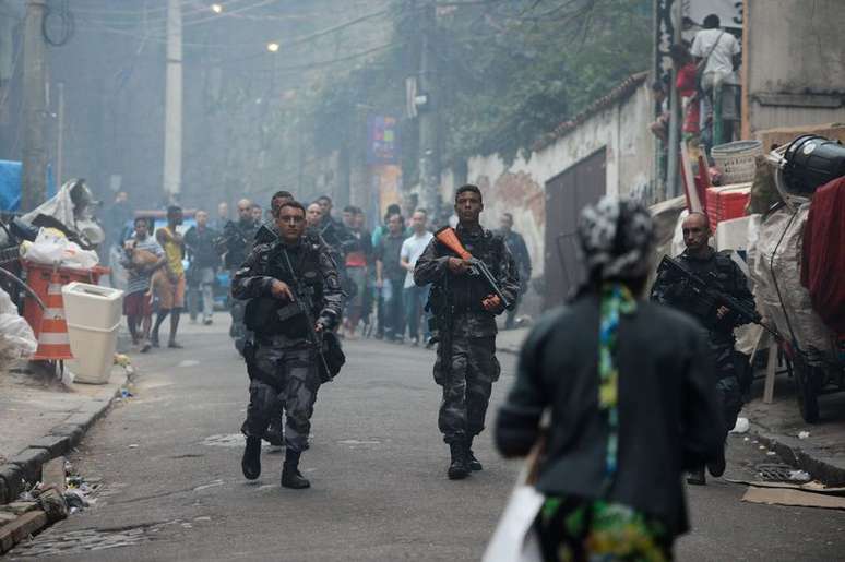 Operação policial após ataques a Unidade de Polícia Pacificadora (UPP) teve a participação de  120 policiais