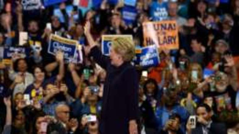 Clinton tem a seu favor o chamado "muro azul", a tradi&ccedil;&atilde;o de Estados a votar em democratas