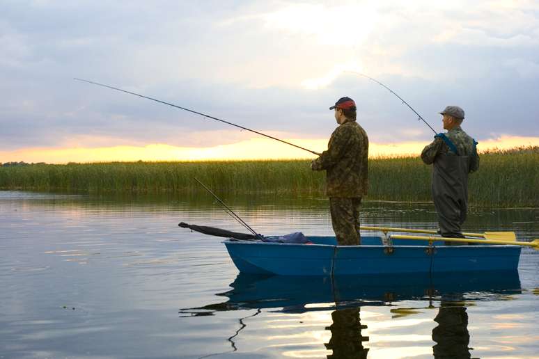 ThinkstockImage copyrightTHINKSTOCK Image caption Pescadores foram "convocados" a tentar capturar as trutas que escaparam da fazenda