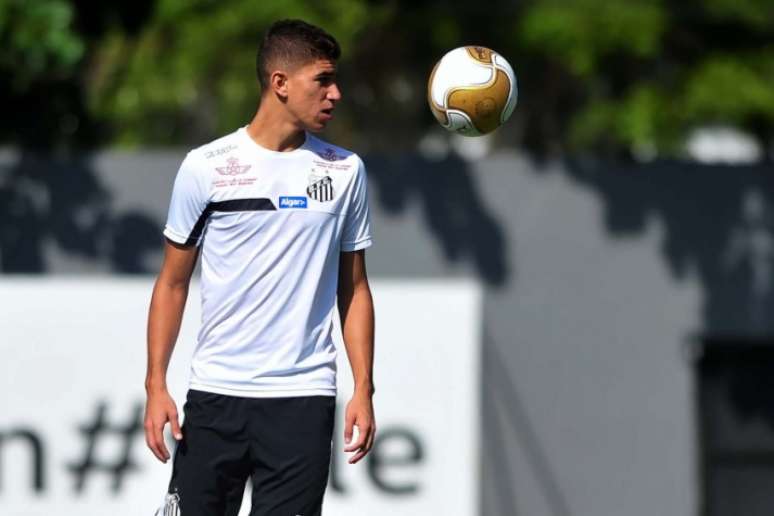 Vitor Bueno treina com bola pela primeira vez após lesão sofrida na coxa (FOTO: Ivan Storti)