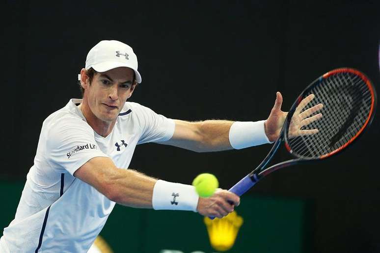 O tenista britânico Andy Murray, o número 2 do mundo, venceu neste sábado o francês Gilles Simon nas semifinais do Masters 1000 de Xangai, por 2 sets a 0
