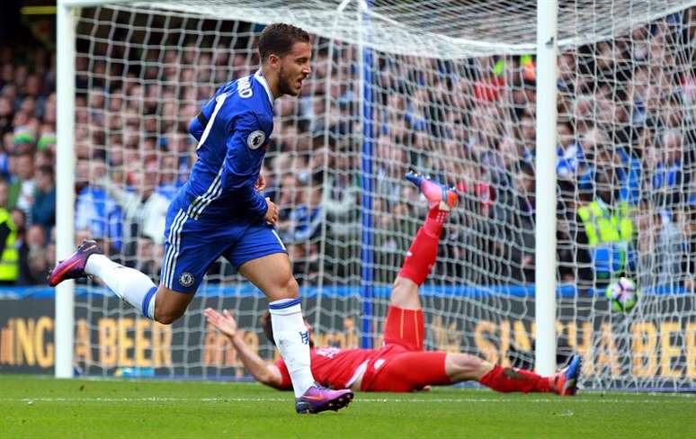 Eden Hazard celebra gol contra o Leicester no Stamford