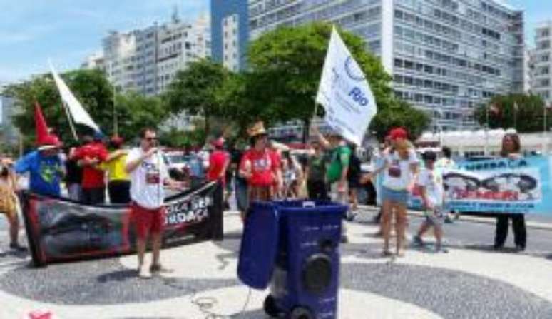 Em Copacabana, Dia do Professor marcou lançamento da Frente Estadual Escola sem Mordaça