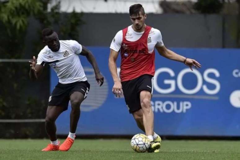 Noguera teve diante do Grêmio sua primeira chance como titular do Santos (Foto: Divulgação/Luis Tajes/Santos)