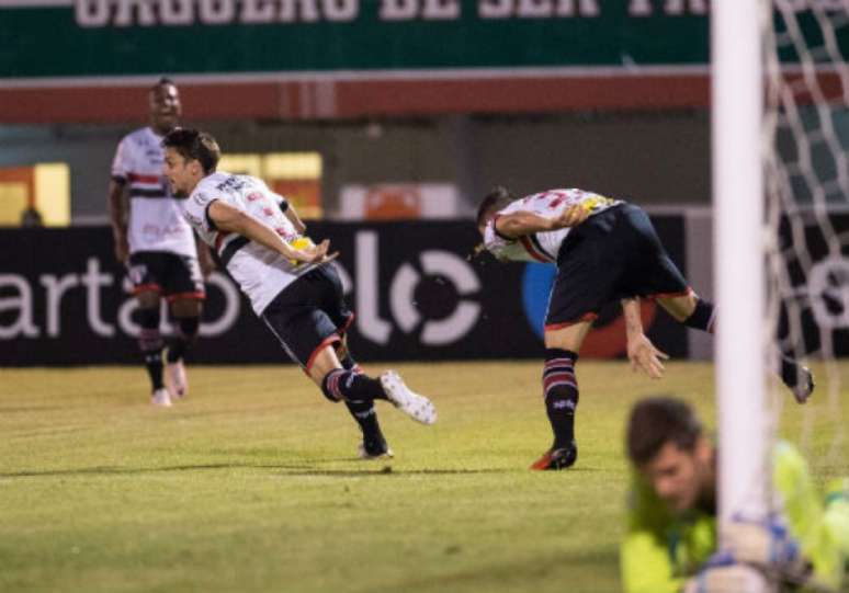 Vitória sobre o Fluminense acabou aliviando a pressão em cima de Ricardo (Foto: Celso Pupo/Fotoarena/Lancepress)