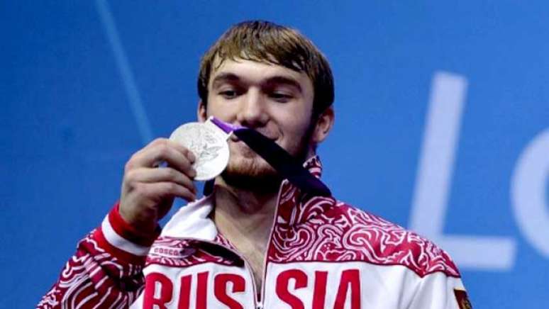 Apti Aukhadov foi prata na categoria até 85kg do levantamento de peso em Londres-2012(Foto: AFP PHOTO)