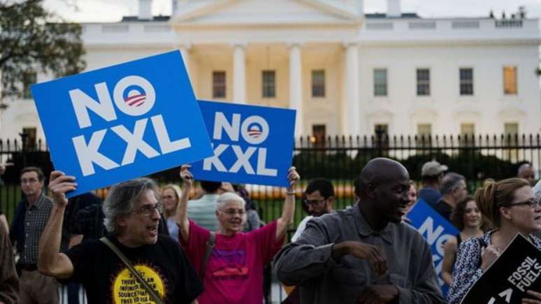 Manifestantes comemoram decisão de Obama de vetar o oleoduto de Keystone XL