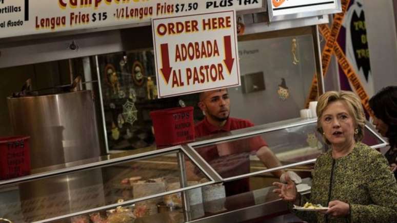 A campanha de Hillary em Las Vegas; em palestra a banqueiros, candidata disse que 'pol&iacute;tica &eacute; como fazer salsicha'