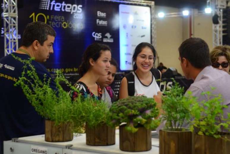 Alunos das Escolas Técnicas e Faculdades de Tecnologia participam da 10ª Feira Tecnológica do Centro Paula Souza, no Centro de Eventos Pro Magno 