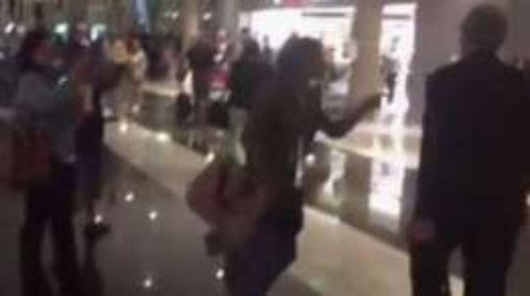 Video registrou mulher hostilizando Eduardo Cunha em aeroporto