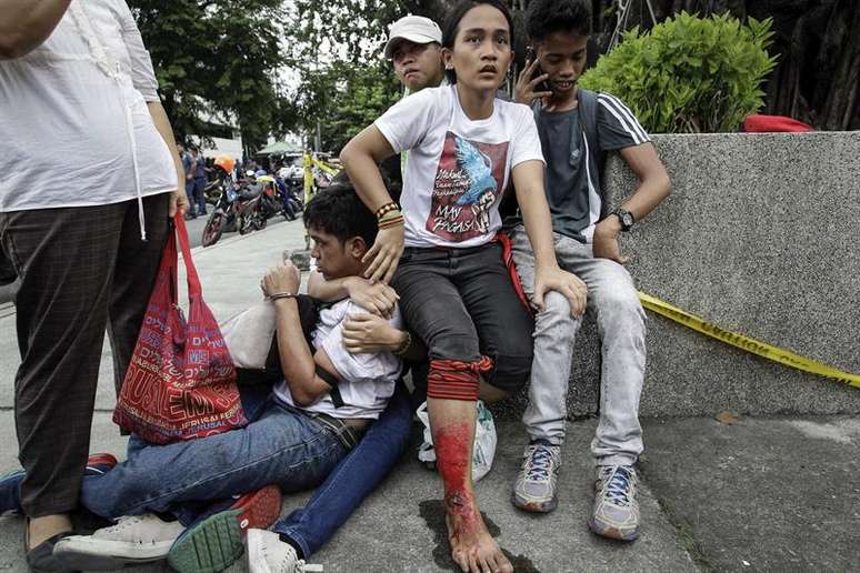 Manifestantes ficam feridos durante protesto nas Filipinas contra a presença militar norte-americana no país