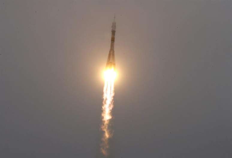 Nave russa Soyuz MS-02 decola da base de Baikonur, no Cazaquistão, rumo à ISS