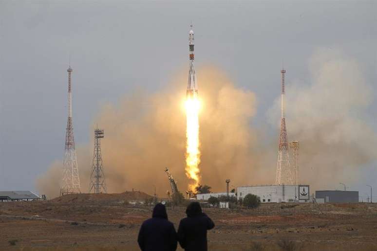 Nave russa Soyuz MS-02 decola da base de Baikonur, no Cazaquistão, rumo à ISS