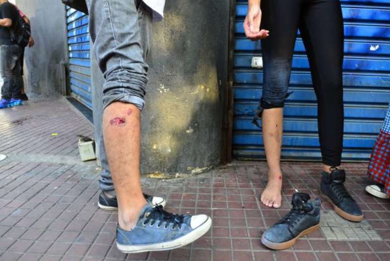 Polícia reprime e dispersa com uso de balas de borracha estudantes secundaristas que protestavam contra a máfia da merenda 