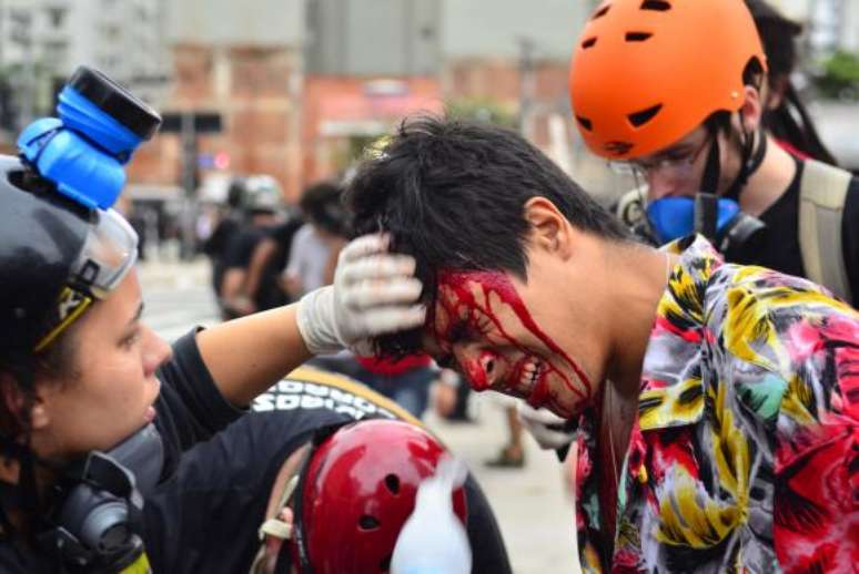 A manifestação contra o aumento das tarifas do transporte público coletivo de São Paulo foi dispersada Polícia Militar (PM) com uso balas de borracha que feriram manifestantes 
