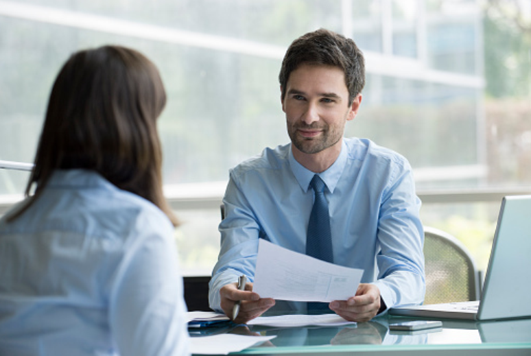 Os cursos técnicos oferecem habilidades práticas e teóricas com o objetivo de preparar o aluno para o mercado de trabalho.