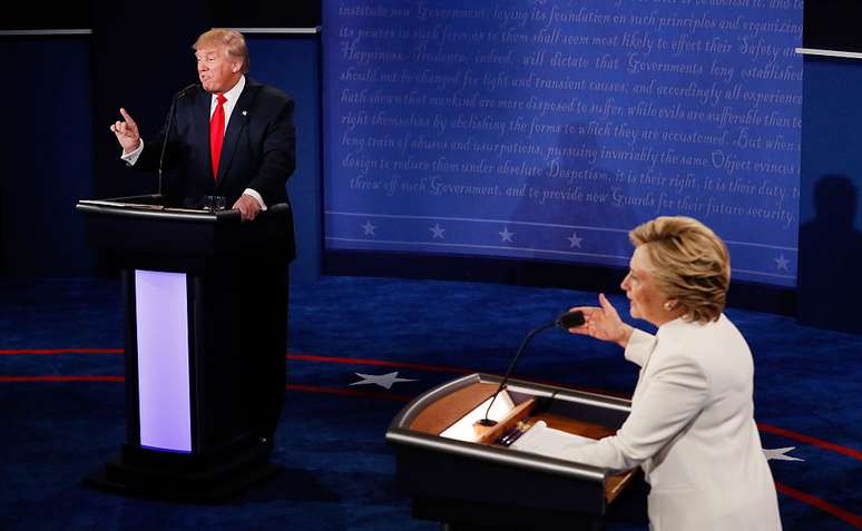 Donald Trump e Hillary Clinton participam de debate nos Estados Unidos