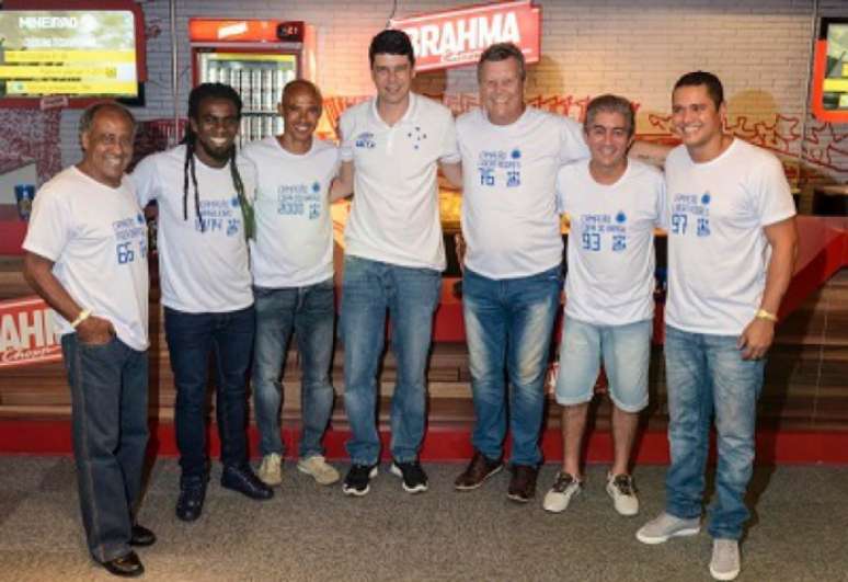 Ídolos do Cruzeiro foram ao Mineirão (Foto: Agência i7/Mineirão)