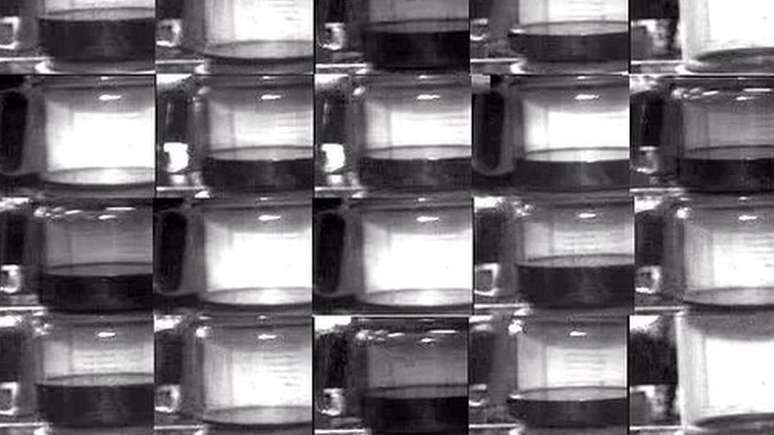 A primeira transmiss&atilde;o ao vivo do mundo mostrava uma cafeteira na Universidade de Cambridge, que atualizava a imagem cerca de tr&ecirc;s vezes por minuto