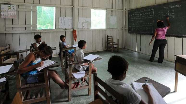 Está em estudo a oferta de cursos de idiomas de curta duração no exterior para os melhores alunos do Ensino Médio da rede pública