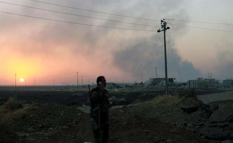 Tropas iraquianas combatem o Estado Islâmico na região de Mossul