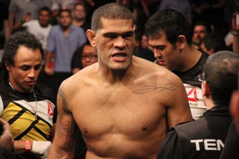 Pezão chegou a disputar o cinturão do UFC em 2013, mas foi nocauteado por Velásquez - (Foto: Erik Engelhart)