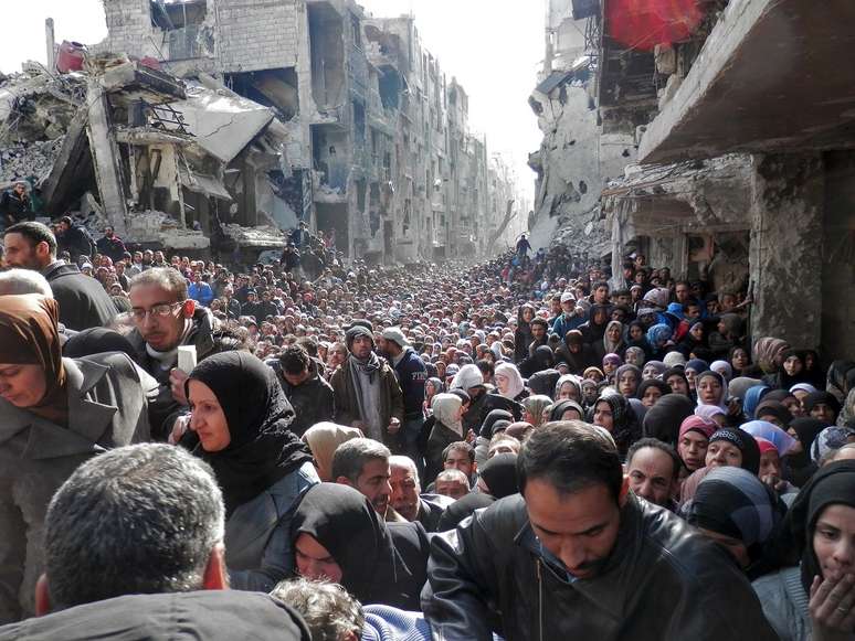 Milhares estão passando fome e sem remédio na cidade síria de Aleppo, que foi devastada pela guerra com o Estado Islâmico