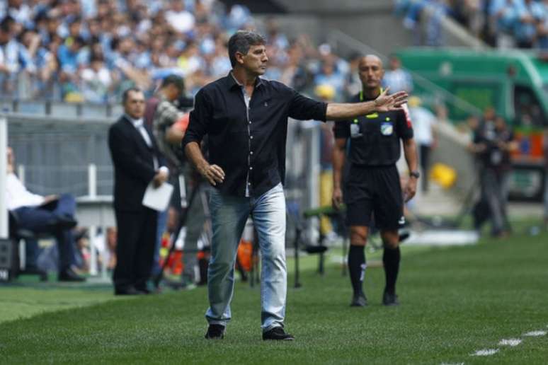 Renato orienta seus comandados durante o Gre-Nal (Foto: Lucas Uebel/Grêmio)
