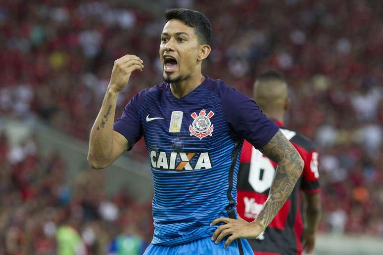 Lucca reclama durante partida entre Flamengo e Corinthians pelo Campeonato Brasileiro