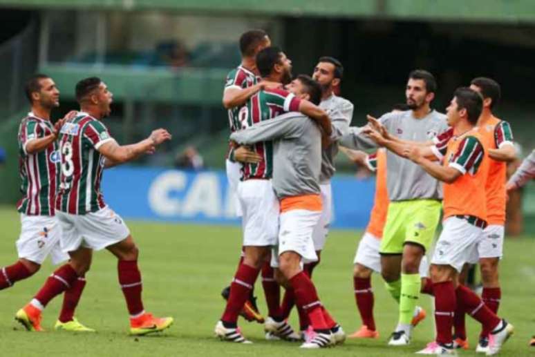 Gum foi o autor do gol do Fluminense diante do Coritiba (Foto: Geraldo Bubniak/AGB/Lancepress!)