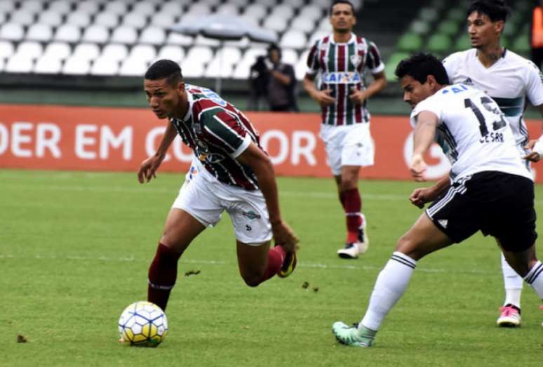 Richarlison deu trabalho, mas não balançou a rede no Couto Pereira (Foto: Mailson Santana/Fluminense F.C.)