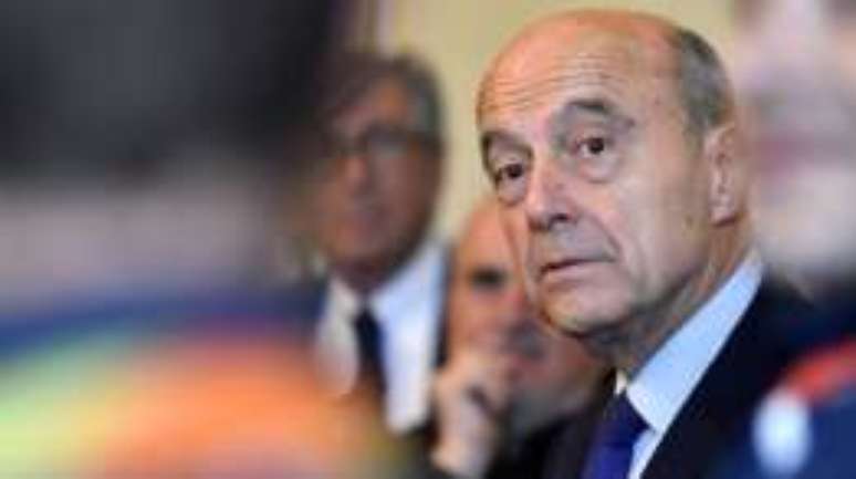 Alain Juppé, candidato à presidência da França em 2017, defende a criação de um controle de passaportes do Reino Unido no lado francês do Canal da Mancha