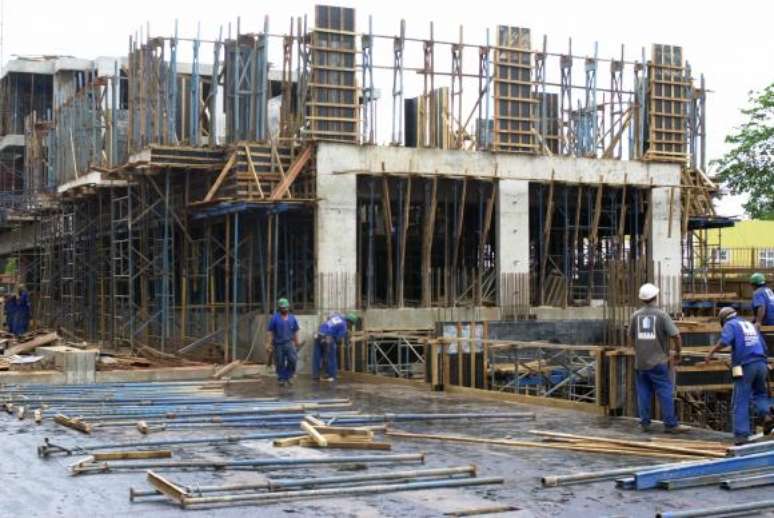 Seor da construção civil ainda não apresentou melhoras no nível de emprego  
