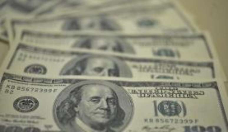 Dólar fechou em R$ 3,121. Valor é o menor em quase 16 meses