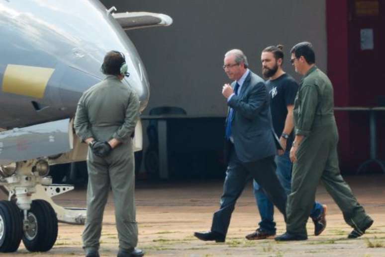 O ex-presidente da Câmara dos Deputados, Eduardo Cunha, embarca para Curitiba após ser preso pela Polícia Federal