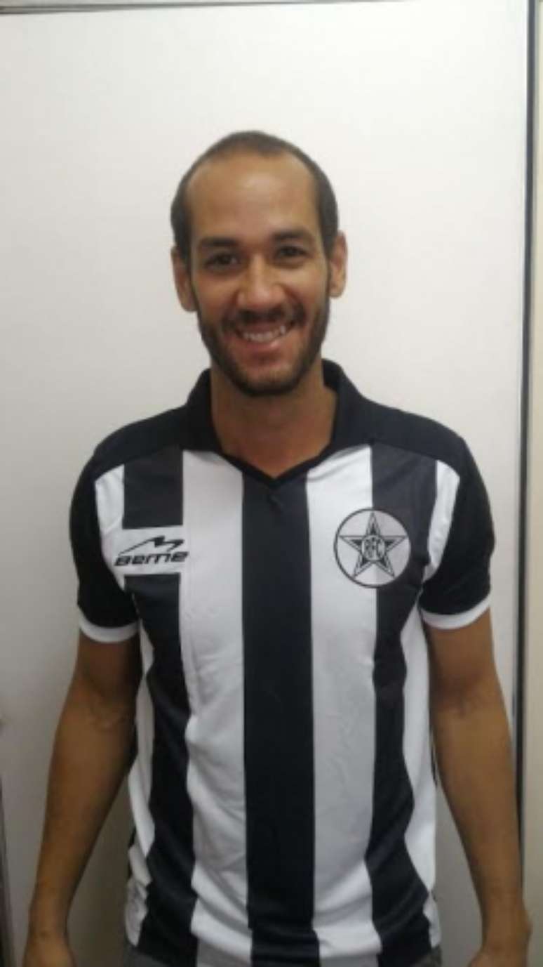 Rodrigo Souto já vestiu a camisa de seu novo clube (Foto: Divulgação)
