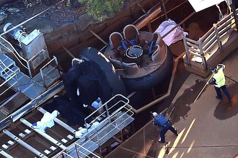 Bote tombou provocando a morte de quatro pessoas no parque temático australiano