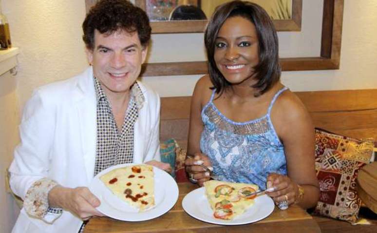 Denis e Joyce: lucro das pizzas será doado à AACD (Foto: Divulgação)