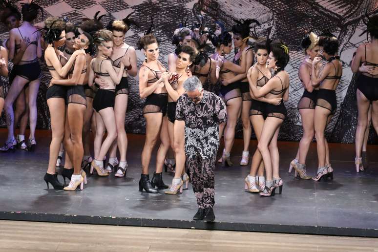 Ronaldo Fraga surpreendeu o público da 42ª edição do SPFW 2016 ao compôr seu desfile apenas com modelos transexuais 