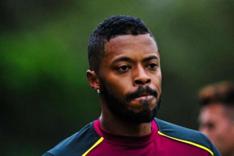 Michel Bastos, durante treino do São Paulo (Foto: Maurício Rummens/Fotoarena/Lancepress!)