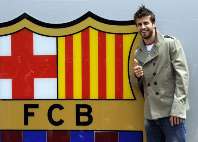 Piqué já declarou que sonha com a presidência do Barcelona (LLUIS GENE / AFP)