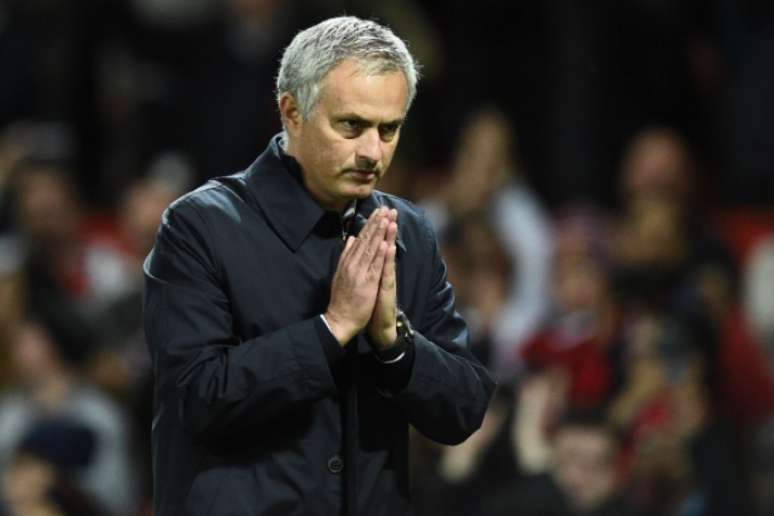 Quem sabe se, ao comprar uma casa, Mourinho não muda de ideia sobre Manchester (Oli Scarff / AFP)