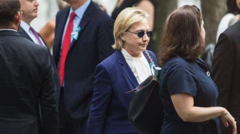 A candidata democrata Hillary Clinton teve de suspender a campanha por uns dias por causa de uma pneumonia 