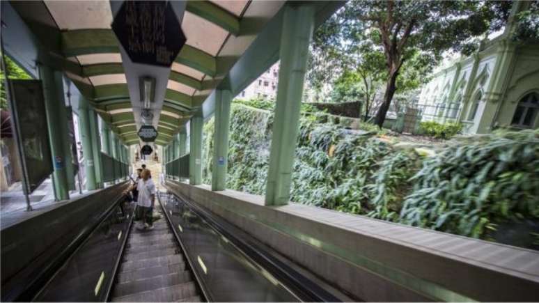 Obra causou tens&otilde;es em Hong Kong e estourou em v&aacute;rias vezes o or&ccedil;amento