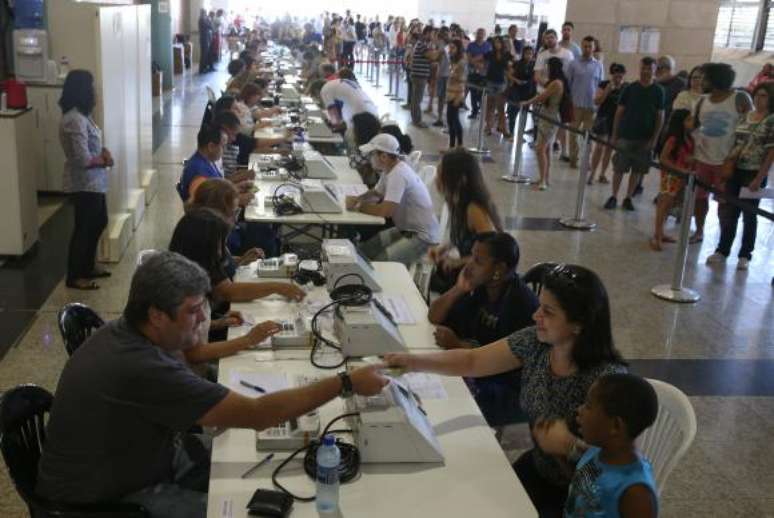 Brasília - No primeiro turno das eleições municipais, eleitores que estavam fora do domicílio eleitoral justificaram a ausência de voto em posto no centro da cidade (Pátio Brasil) 